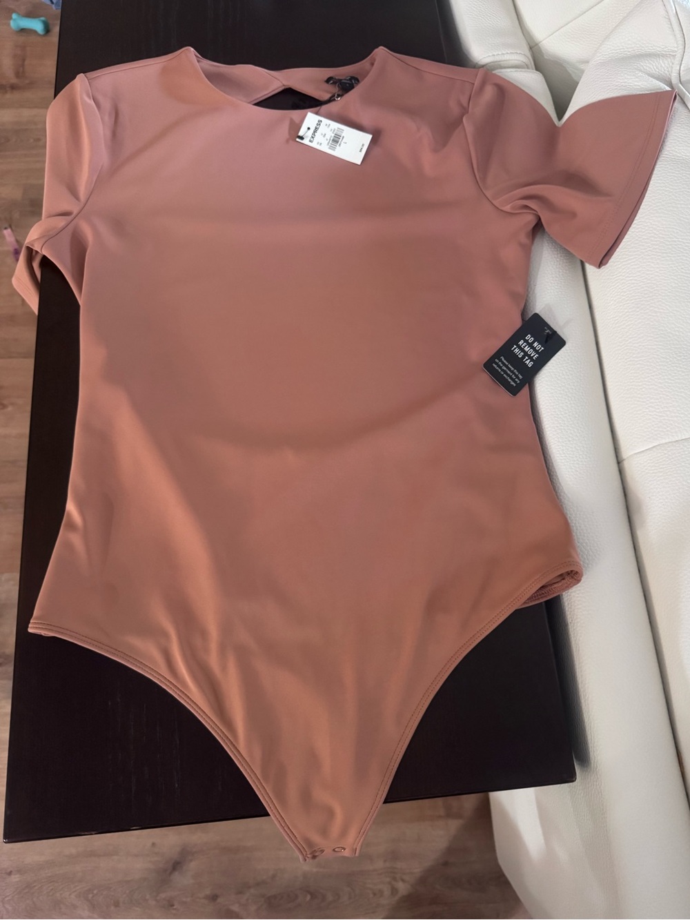 Express Women’s backless Mauve-Rose Short Sleeve Bodysuit Large